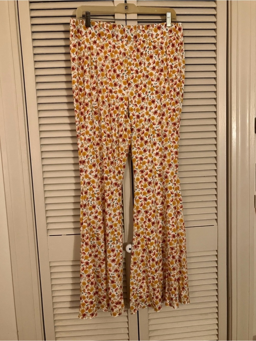 torrid Floral Boot‑Cut Pants in White, Yellow & Rust